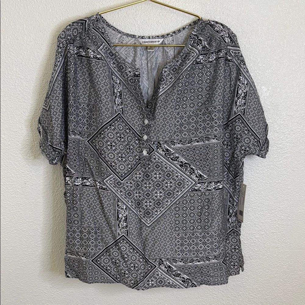 NWT- Counterparts-Black and White Geometric Blouse- Size XL